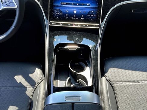 Used 2025 Mercedes-Benz GLC 300 4MATIC image 21