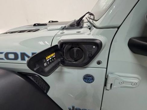 Used 2024 Jeep Wrangler Unlimited Rubicon 4xe AWD/4WD image 12