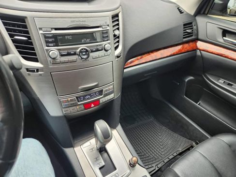 Used 2011 Subaru Outback 2.5i Limited image 23