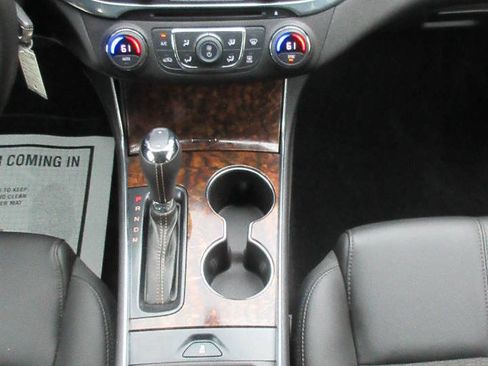 Used 2015 Chevrolet Impala LT FWD image 32