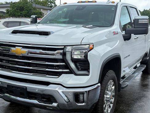 Used 2026 Chevrolet Silverado 2500 LTZ w/ LTZ Premium Package AWD/4WD image 7