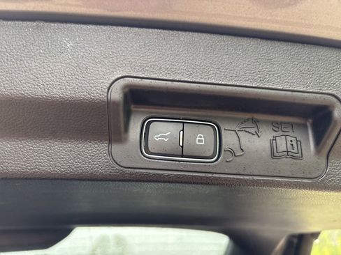 Used 2022 Ford Explorer XLT AWD/4WD image 56