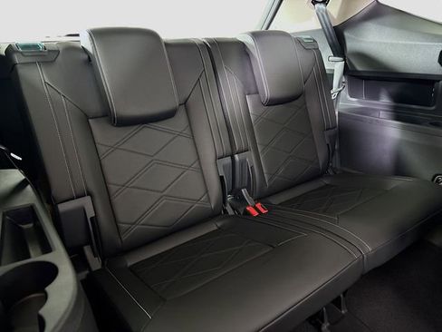 New 2026 Volkswagen Atlas SE image 28