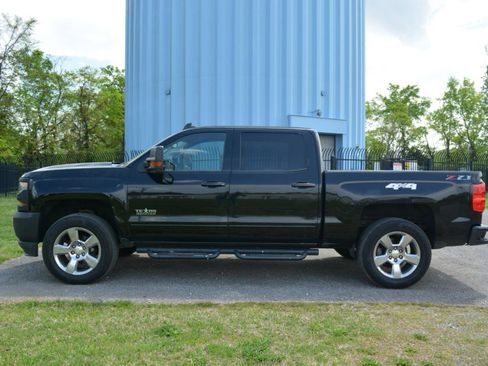 Used 2018 Chevrolet Silverado 1500 LT w/ Texas Edition image 4