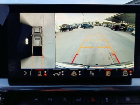 Used 2024 GMC Sierra 1500 SLT RWD image 9
