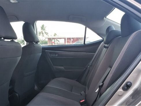 Used 2018 Toyota Corolla LE FWD image 13