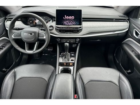 Used 2024 Jeep Compass Latitude image 15