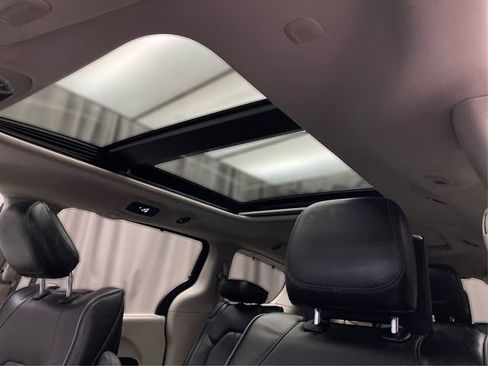 Used 2018 Chrysler Pacifica Limited FWD image 26