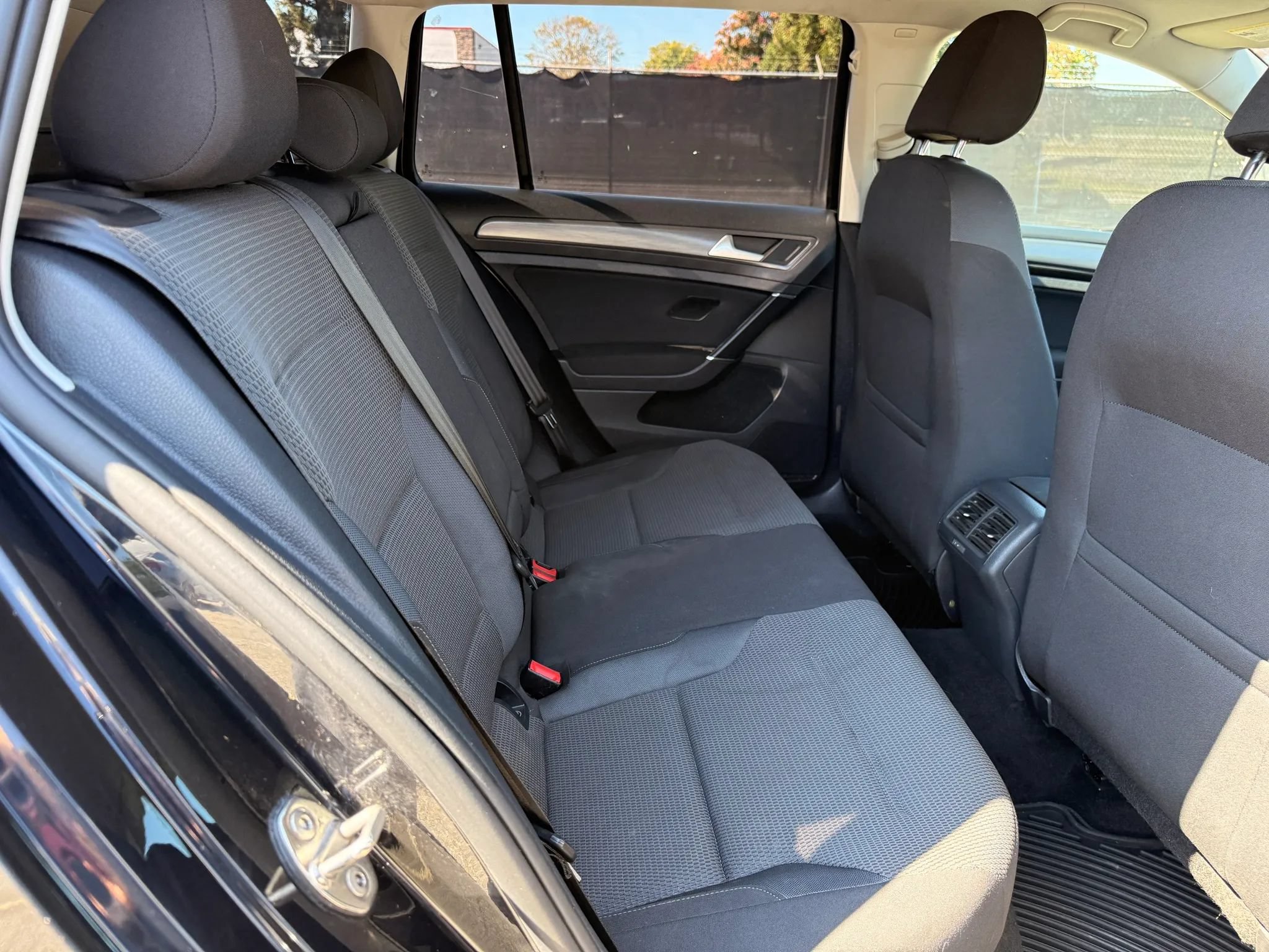 Used 2019 Volkswagen Golf S FWD image 20