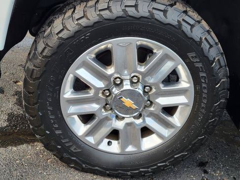 Used 2025 Chevrolet Silverado 2500 High Country w/ High Country Premium Package AWD/4WD image 5