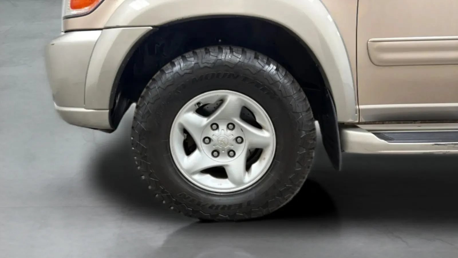 Used 2002 Toyota Sequoia SR5 w/ Preferred Pkg AWD/4WD image 27