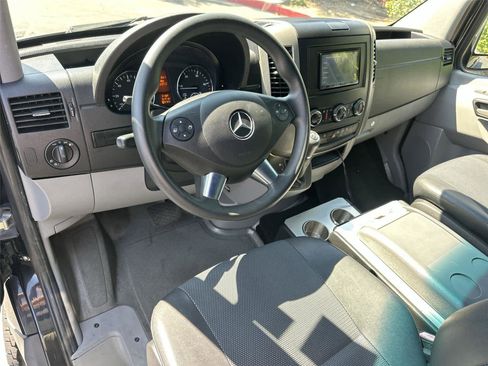Used 2015 Mercedes-Benz Sprinter 2500 image 2