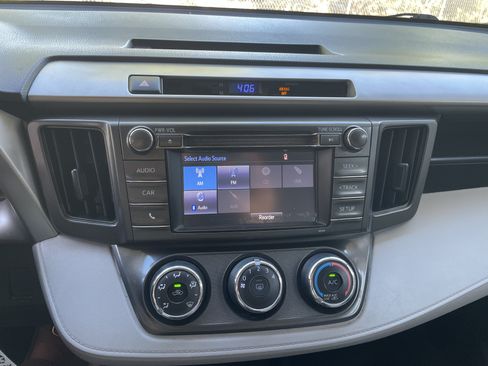 Used 2015 Toyota RAV4 LE AWD/4WD image 10