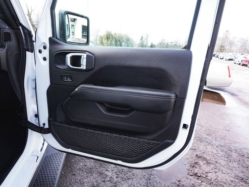 Used 2023 Jeep Wrangler Unlimited Sahara w/ Cold Weather Group image 13