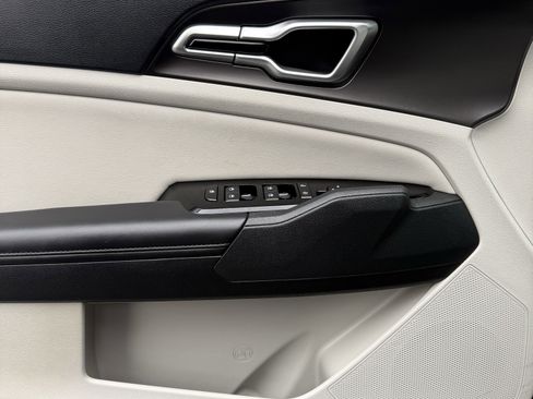 Used 2024 Kia Sportage EX image 17