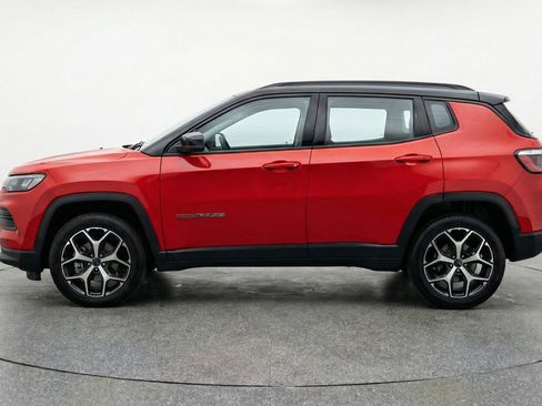 Used 2025 Jeep Compass Limited image 5