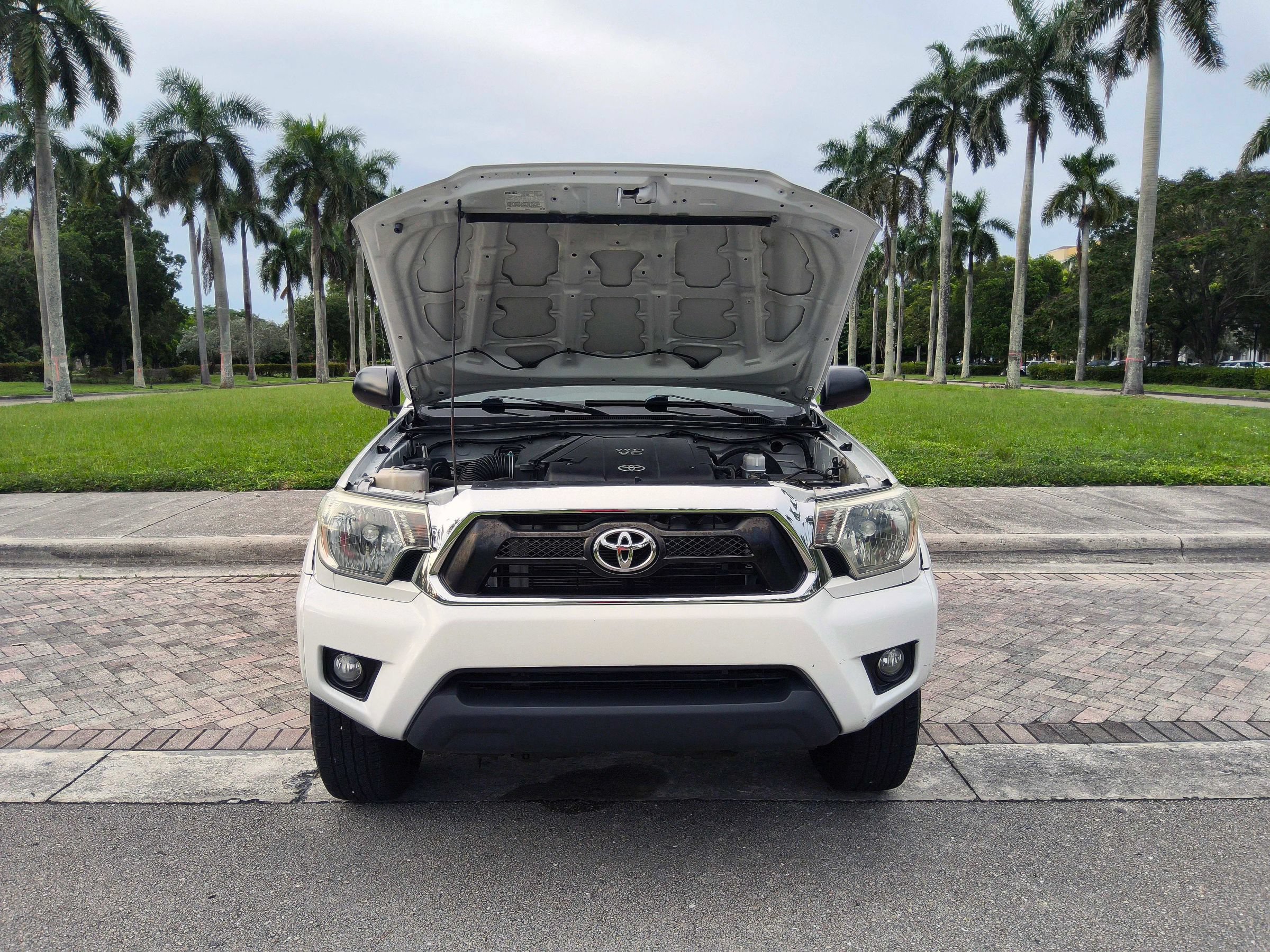 Used 2014 Toyota Tacoma PreRunner w/ SR5 Package RWD image 38