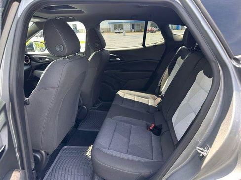 Used 2024 Chevrolet Trax RS w/ Sunroof Package FWD image 11