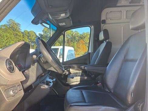 Used 2025 Mercedes-Benz Sprinter 2500 image 35
