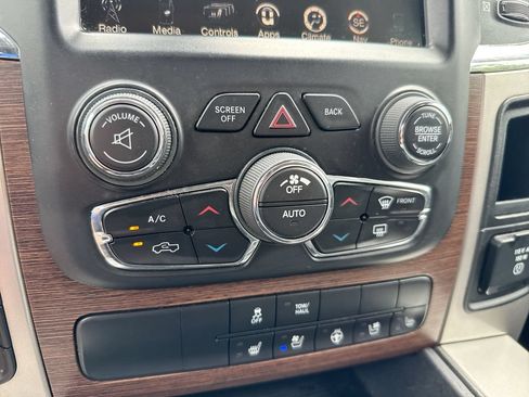 Used 2017 RAM 1500 Laramie w/ Convenience Group AWD/4WD image 17