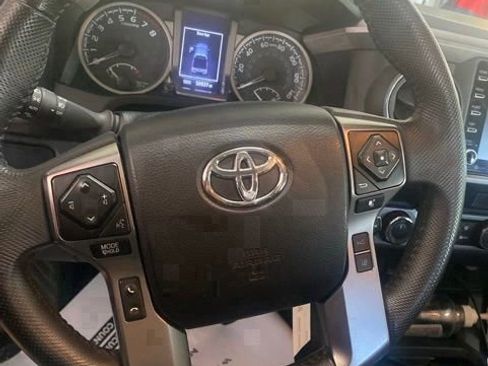 Used 2021 Toyota Tacoma SR5 AWD/4WD image 3