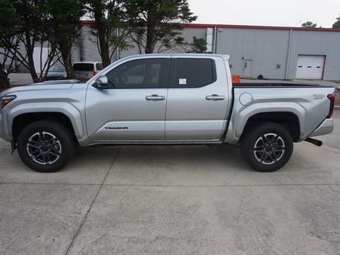Used 2024 Toyota Tacoma TRD Sport w/ TRD Sport Upgrade Package AWD/4WD image 20