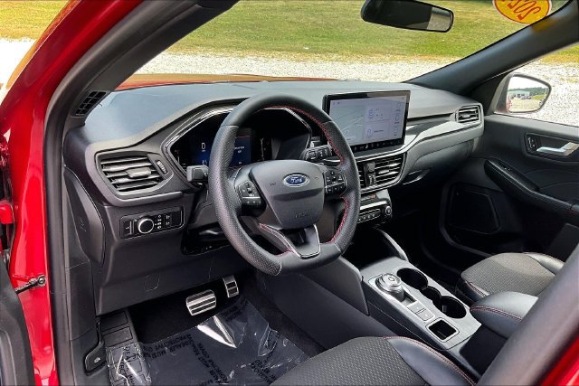 Used 2024 Ford Escape ST-Line w/ Tech Pack #1 AWD/4WD image 11