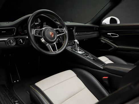 Used 2019 Porsche 911 Targa 4S image 2