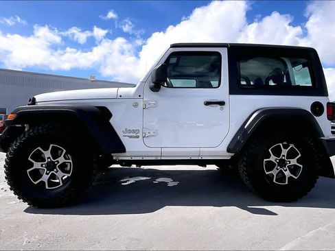 Used 2019 Jeep Wrangler Sport AWD/4WD image 3