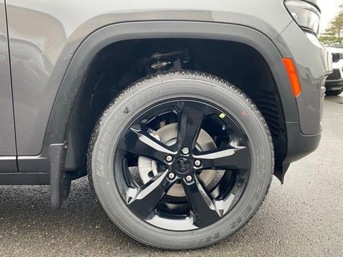 New 2025 Jeep Grand Cherokee Altitude image 18