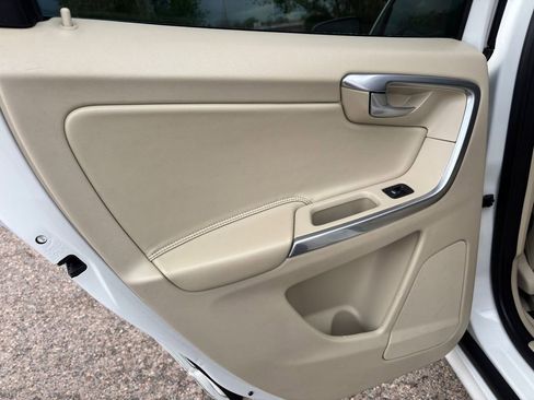 Used 2015 Volvo XC60 T5 image 38