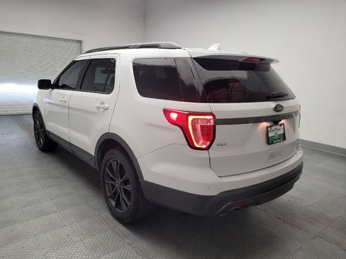 Used 2017 Ford Explorer XLT w/ Equipment Group 202A FWD image 5