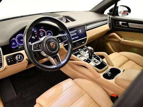 Used 2022 Porsche Cayenne Platinum Edition image 4