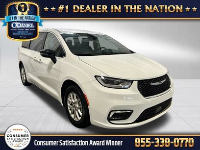 Used 2024 Chrysler Pacifica Touring-L