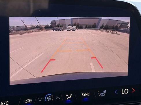 New 2026 Chevrolet Traverse LT image 17