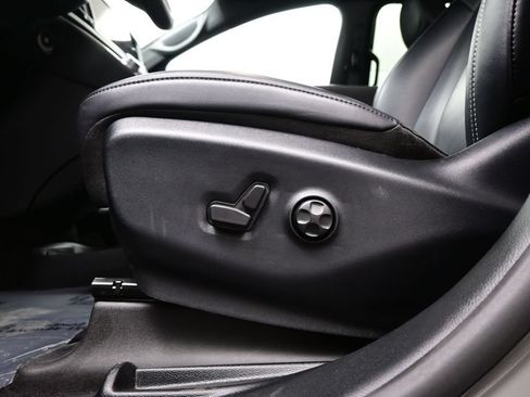 Used 2025 Chrysler Pacifica Select FWD image 17