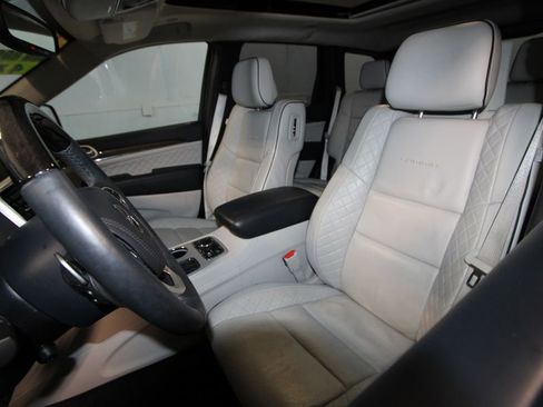 Used 2018 Jeep Grand Cherokee Summit AWD/4WD image 4