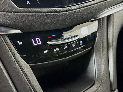 Used 2022 Cadillac XT5 Premium Luxury AWD/4WD image 18