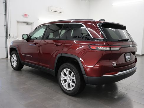 Used 2023 Jeep Grand Cherokee Limited AWD/4WD image 6