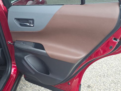 Used 2021 Toyota Venza Limited image 19