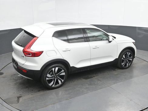Used 2023 Volvo XC40 B5 Ultimate w/ Climate Package AWD/4WD image 32