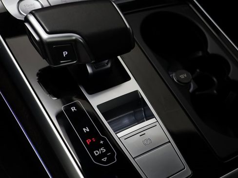 Used 2020 Audi Q8 Prestige w/ Prestige Package image 12