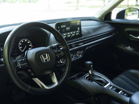 Used 2026 Honda HR-V EX-L image 16