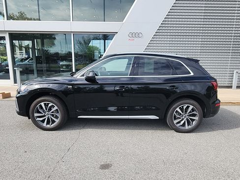 Used 2023 Audi Q5 2.0T Premium w/ Convenience Package AWD/4WD image 2