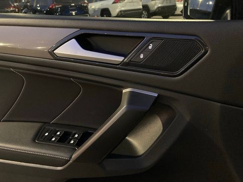 Used 2023 Volkswagen Tiguan SE image 12