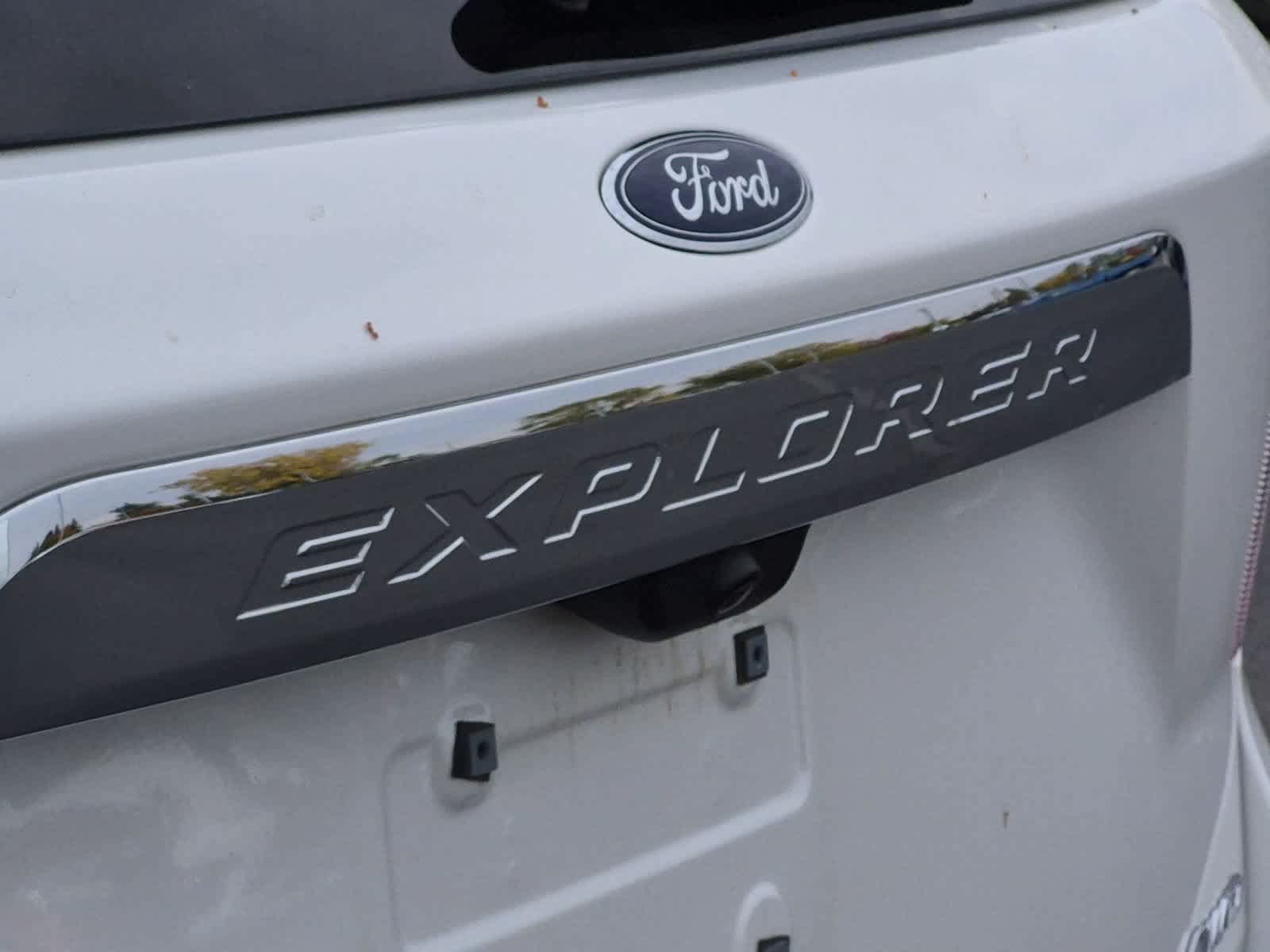 Used 2023 Ford Explorer XLT AWD/4WD image 13