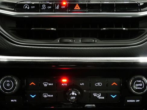 New 2026 Jeep Compass Latitude image 19