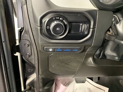 Used 2025 Jeep Wrangler Unlimited Sahara w/ Safety Group AWD/4WD image 16