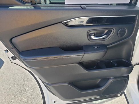 Used 2025 Honda Pilot EX-L image 30