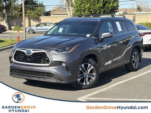 Used 2021 Toyota Highlander XLE image 1